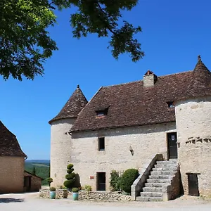 https://hotel-restaurant-les-vieilles-tours.midi-pyreneeshotels.com