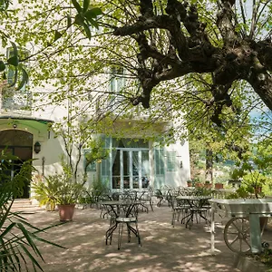 2* Hotel Logis La Bellaudiere